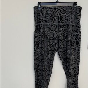Champion Large Snakeskin Print Grey Black Snake Swift Reputation Leggings Pants